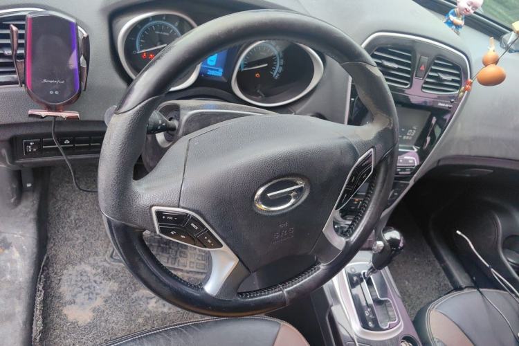 Used GAC Trumpchi GS5 Super 2015 2.0L Automatic Two-Wheel Drive Luxury Navigation Edition Steering Wheel