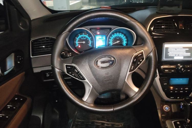 Used GAC Trumpchi GS5 Super 2015 2.0L Automatic Two-Wheel Drive Luxury Navigation Edition Steering Wheel