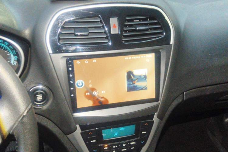 Used GAC Trumpchi GS5 Super 2015 2.0L Automatic Two-Wheel Drive Luxury Navigation Edition Audio And AC Panel