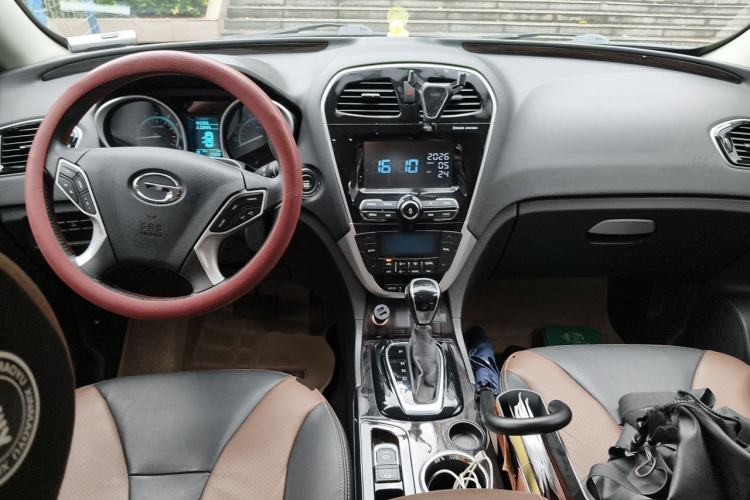 Used GAC Trumpchi GS5 Super 2015 1.8T Automatic Two-Wheel Drive Luxury Navigation Edition Center Console