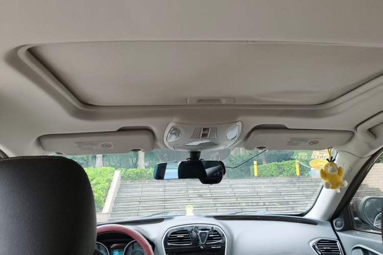 Used GAC Trumpchi GS5 Super 2015 1.8T Automatic Two-Wheel Drive Luxury Navigation Edition Headliner