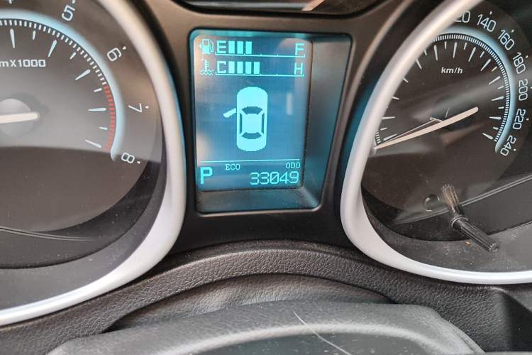 Used GAC Trumpchi GS5 Super 2015 1.8T Automatic Two-Wheel Drive Luxury Navigation Edition Odometer Close Up