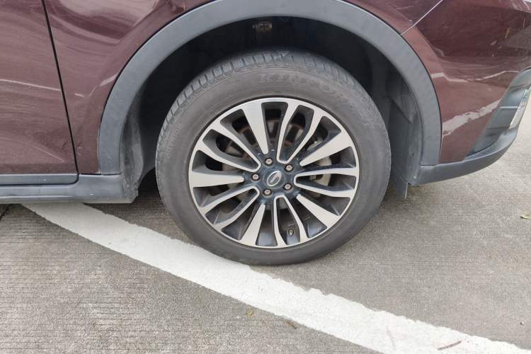 Used GAC Trumpchi GS5 Super 2015 1.8T Automatic Two-Wheel Drive Luxury Navigation Edition Right Front Wheel Hub