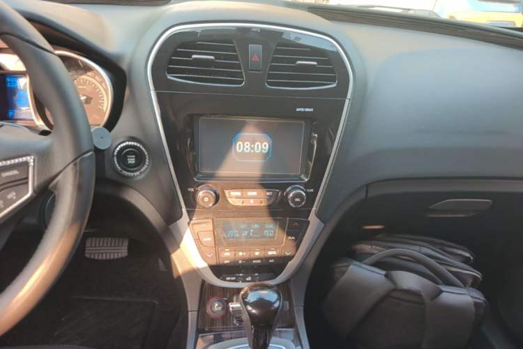 Used GAC Trumpchi GS5 Super 2015 2.0L Automatic Two-Wheel Drive Elite Edition Audio And AC Panel