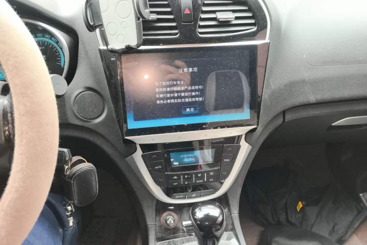 Used GAC Trumpchi GS5 Super 2015 2.0L Automatic Two-Wheel Drive Comfort Edition Audio And AC Panel