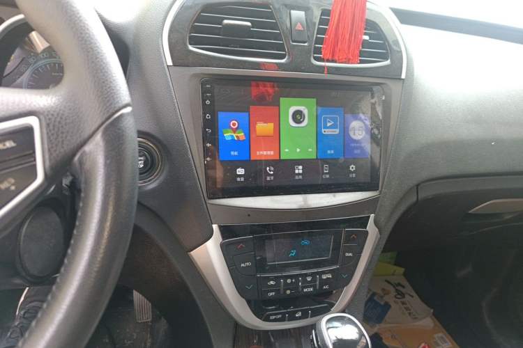 Used GAC Trumpchi GS5 Super 2015 1.8T Automatic Two-Wheel Drive Elite Edition Audio And AC Panel