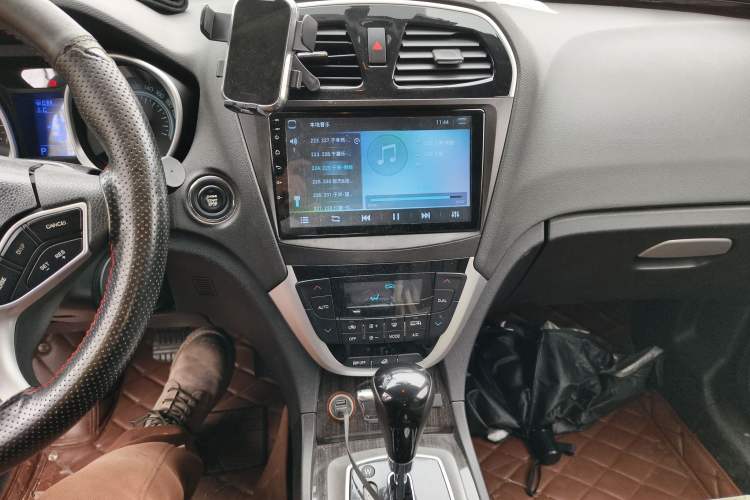 Used GAC Trumpchi GS5 Super 2015 2.0L Automatic Two-Wheel Drive Elite Edition Audio And AC Panel