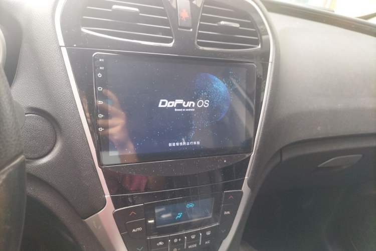 Used GAC Trumpchi GS5 Super 2015 2.0L Automatic Two-Wheel Drive Comfort Edition Audio And AC Panel