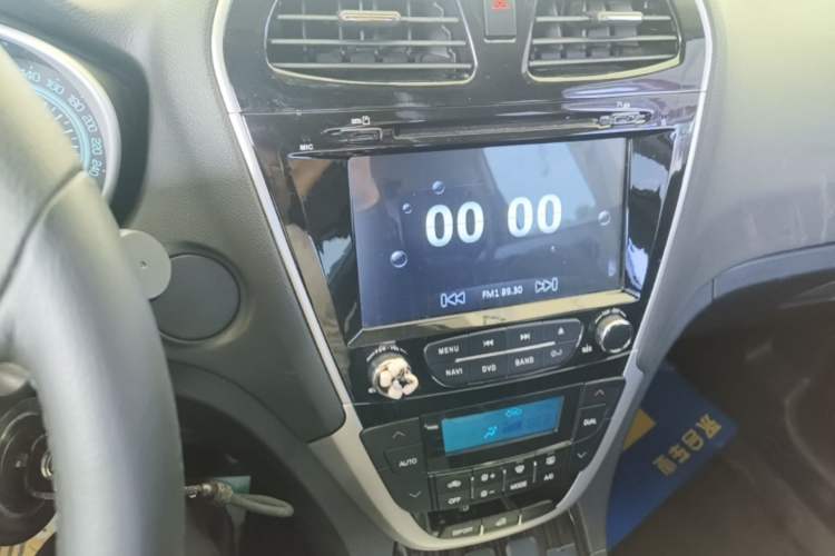 Used GAC Trumpchi GS5 Super 2015 2.0L Automatic Two-Wheel Drive Comfort Edition Audio And AC Panel