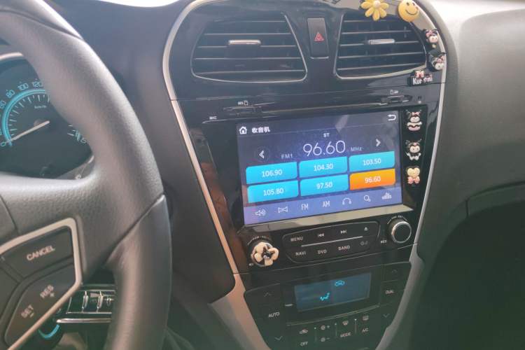 Used GAC Trumpchi GS5 Super 2015 2.0L Automatic Two-Wheel Drive Comfort Edition Audio And AC Panel