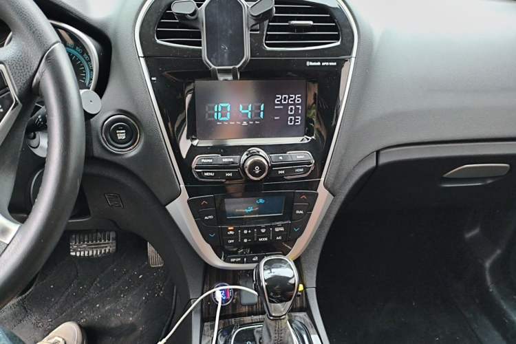 Used GAC Trumpchi GS5 Super 2015 1.8T Automatic Two-Wheel Drive Luxury Edition Audio And AC Panel