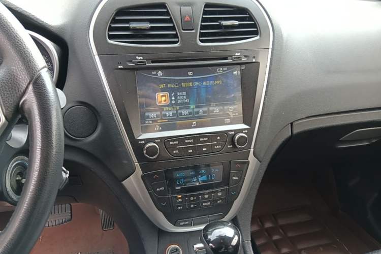 Used GAC Trumpchi GS5 Super 2015 2.0L Automatic Two-Wheel Drive Comfort Edition Audio And AC Panel