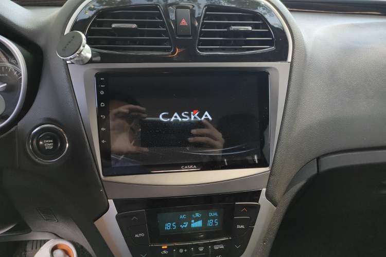 Used GAC Trumpchi GS5 Super 2015 1.8T Automatic Two-Wheel Drive Luxury Edition Audio And AC Panel