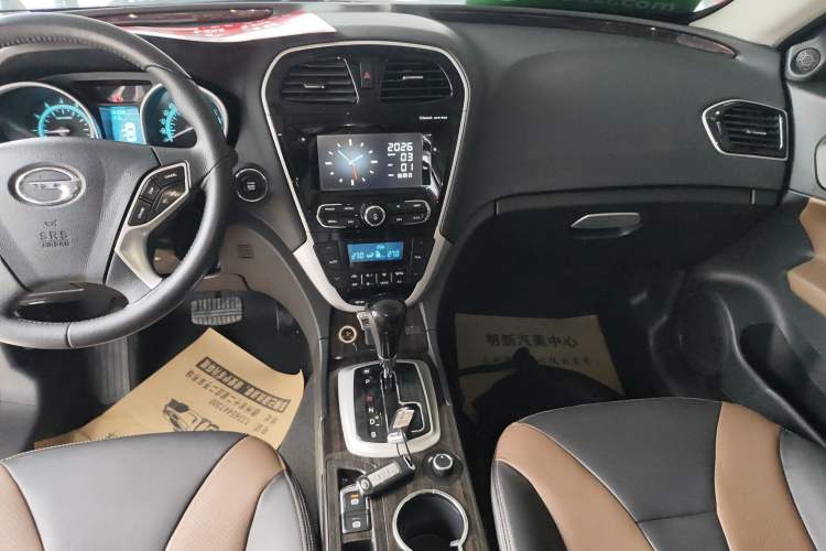 Used GAC Trumpchi GS5 Super 2015 1.8T Automatic All-Wheel Drive Luxury Navigation Edition Audio And AC Panel