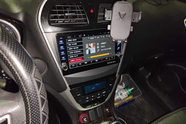 Used GAC Trumpchi GS5 Super 2015 2.0L Manual Two-Wheel Drive Elite Edition Audio And AC Panel