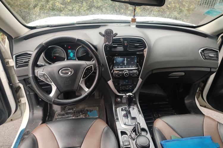 Used GAC Trumpchi GS5 Super 2015 2.0L Automatic Two-Wheel Drive Luxury Navigation Edition Center Console