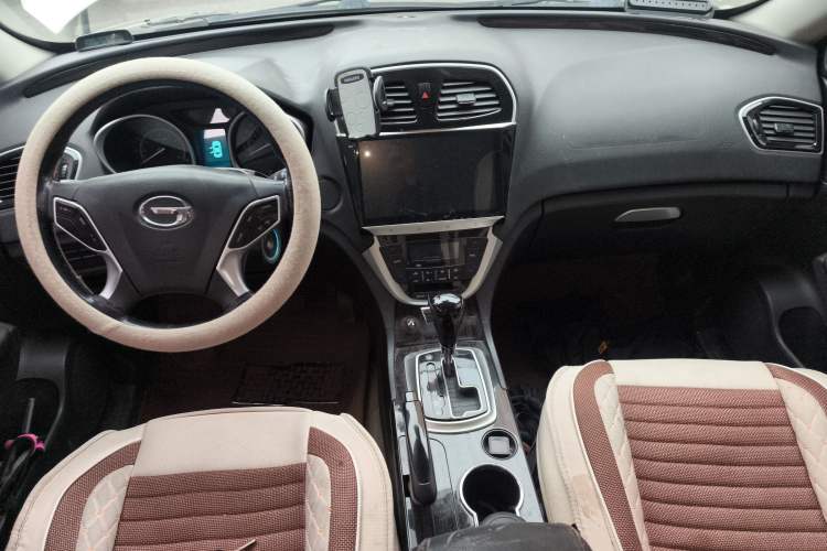 Used GAC Trumpchi GS5 Super 2015 2.0L Automatic Two-Wheel Drive Comfort Edition Center Console