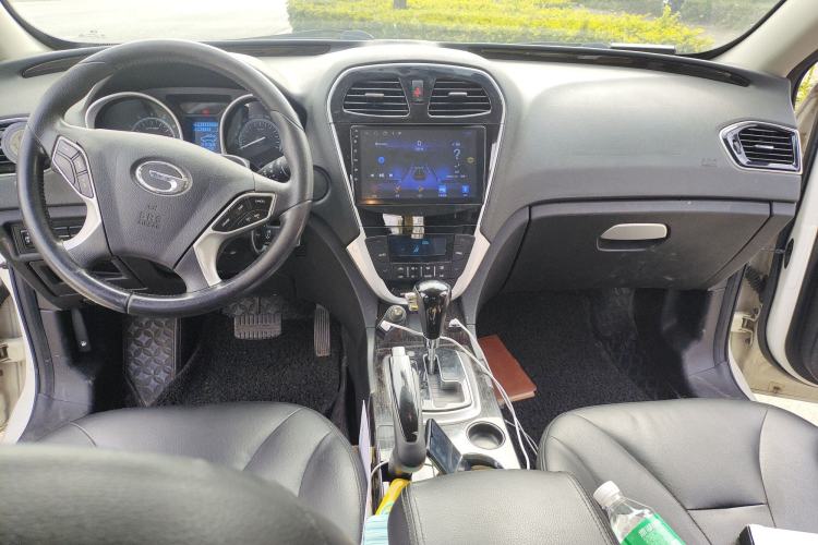 Used GAC Trumpchi GS5 Super 2015 2.0L Automatic Two-Wheel Drive Comfort Edition Center Console