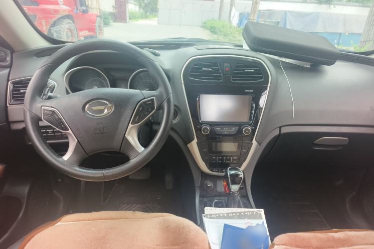 Used GAC Trumpchi GS5 Super 2015 1.8T Automatic Two-Wheel Drive Luxury Edition Center Console