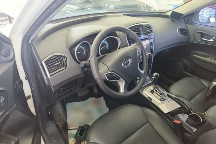 Used GAC Trumpchi GS5 Super 2015 2.0L Automatic Two-Wheel Drive Comfort Edition Center Console