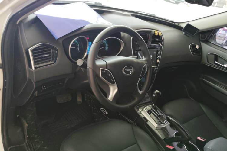 Used GAC Trumpchi GS5 Super 2015 2.0L Automatic Two-Wheel Drive Comfort Edition Center Console