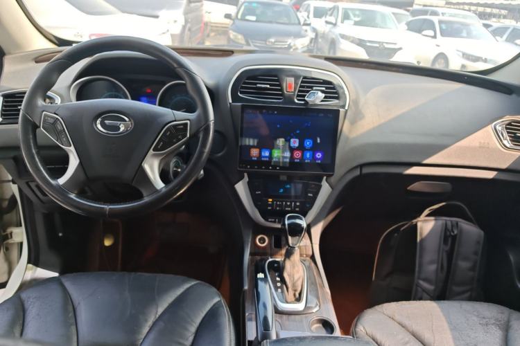 Used GAC Trumpchi GS5 Super 2015 1.8T Automatic Two-Wheel Drive Comfort Edition Center Console