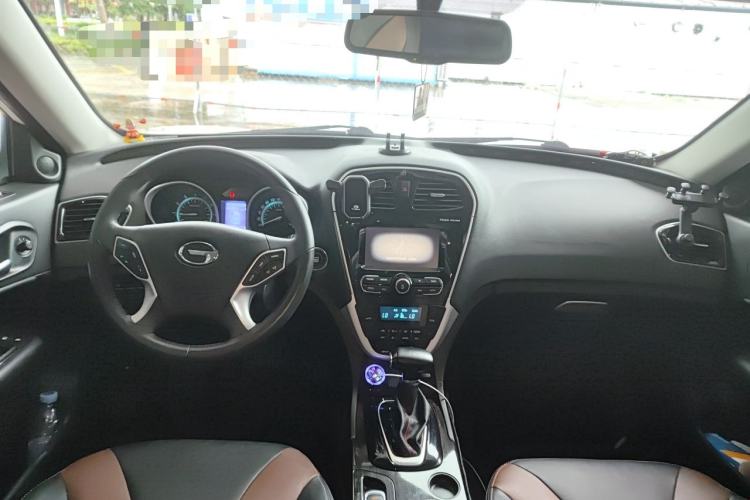 Used GAC Trumpchi GS5 Super 2015 1.8T Automatic Two-Wheel Drive Luxury Navigation Edition Center Console