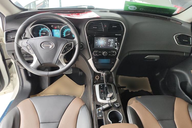 Used GAC Trumpchi GS5 Super 2015 1.8T Automatic All-Wheel Drive Luxury Navigation Edition Center Console
