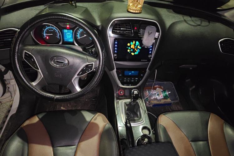 Used GAC Trumpchi GS5 Super 2015 2.0L Manual Two-Wheel Drive Elite Edition Center Console