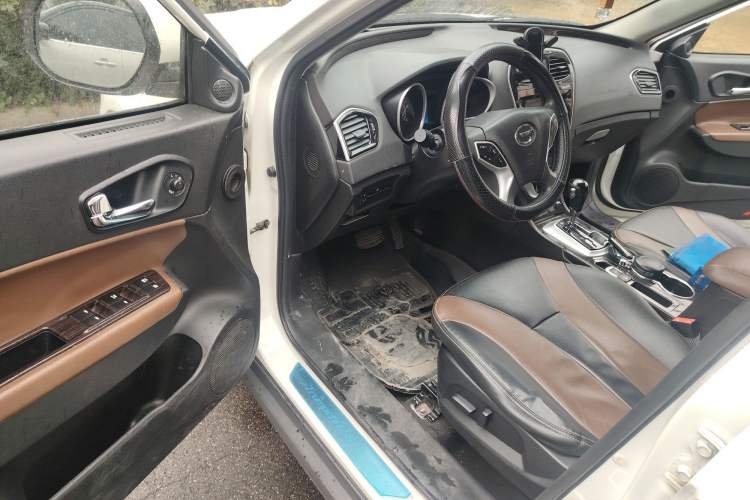 Used GAC Trumpchi GS5 Super 2015 2.0L Automatic Two-Wheel Drive Luxury Navigation Edition Driver Seat
