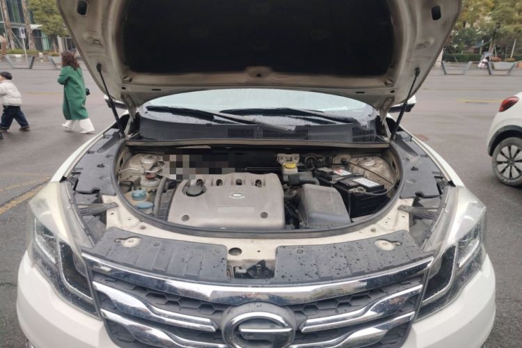 Used GAC Trumpchi GS5 Super 2015 2.0L Automatic Two-Wheel Drive Luxury Navigation Edition Engine Bay