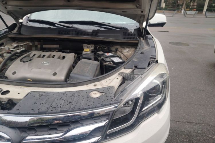 Used GAC Trumpchi GS5 Super 2015 2.0L Automatic Two-Wheel Drive Luxury Navigation Edition Engine Bay Left