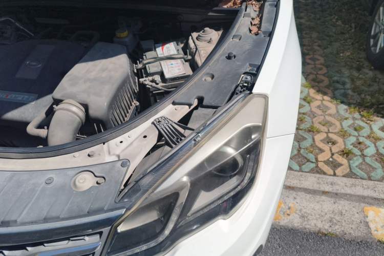 Used GAC Trumpchi GS5 Super 2015 1.8T Automatic Two-Wheel Drive Luxury Edition Engine Bay Left