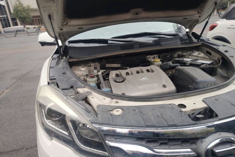 Used GAC Trumpchi GS5 Super 2015 2.0L Automatic Two-Wheel Drive Luxury Navigation Edition Engine Bay Right