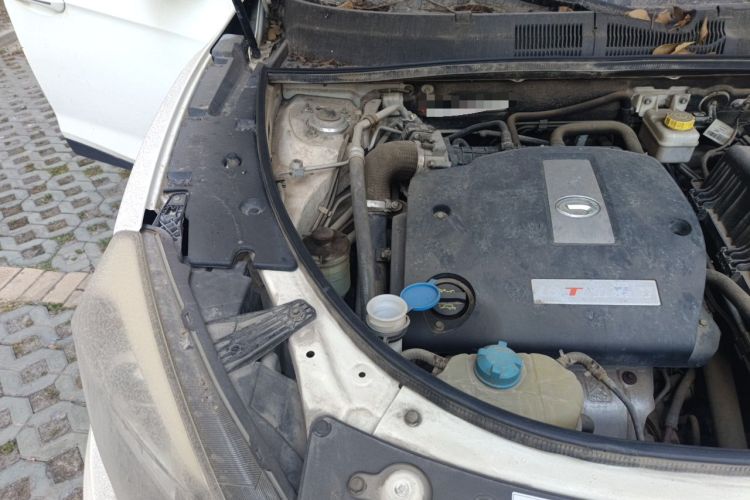 Used GAC Trumpchi GS5 Super 2015 1.8T Automatic Two-Wheel Drive Elite Edition Engine Bay Right