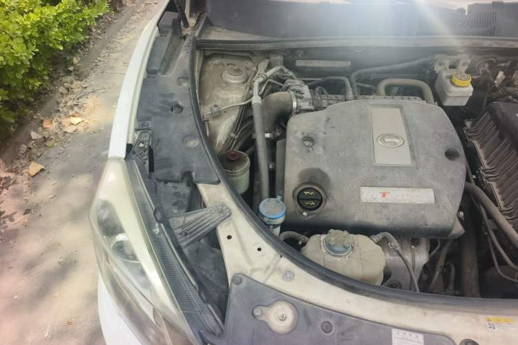 Used GAC Trumpchi GS5 Super 2015 1.8T Automatic Two-Wheel Drive Luxury Edition Engine Bay Right