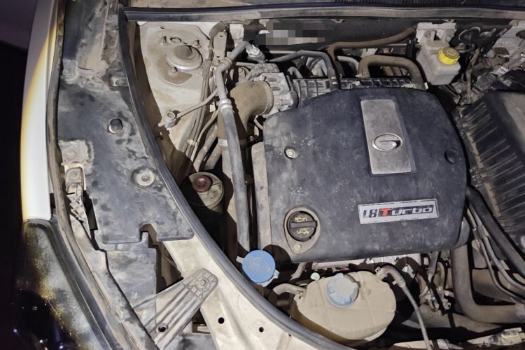 Used GAC Trumpchi GS5 Super 2015 1.8T Automatic Two-Wheel Drive Luxury Edition Engine Bay Right