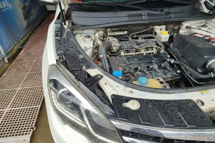Used GAC Trumpchi GS5 Super 2015 1.8T Automatic Two-Wheel Drive Luxury Navigation Edition Engine Bay Right