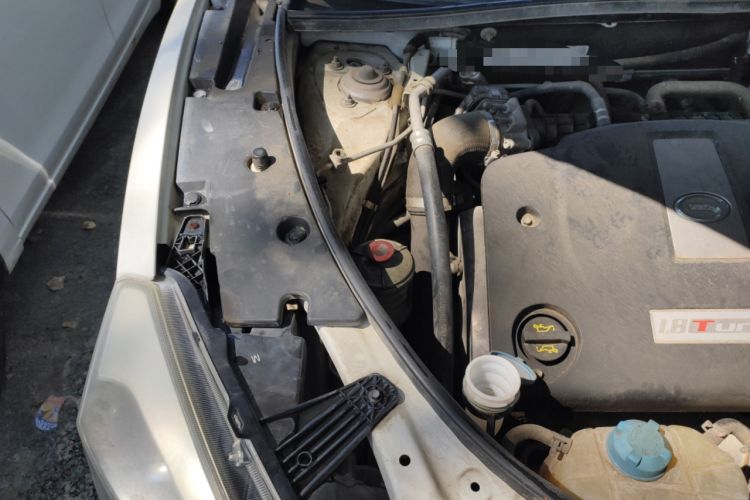 Used GAC Trumpchi GS5 Super 2015 1.8T Automatic Two-Wheel Drive Luxury Edition Engine Bay Right