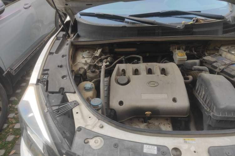 Used GAC Trumpchi GS5 Super 2015 2.0L Automatic Two-Wheel Drive Luxury Navigation Edition Engine Bay Right