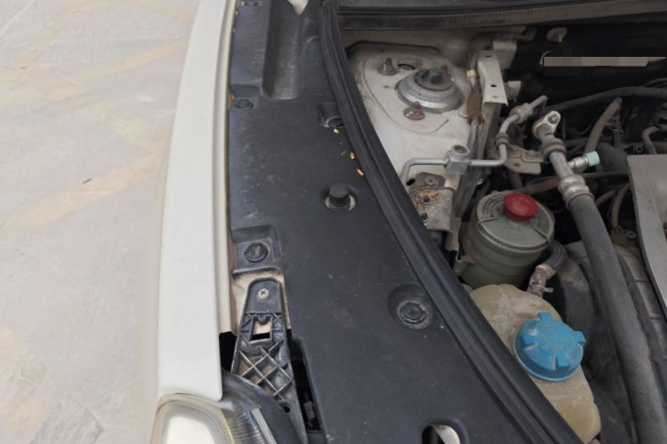 Used GAC Trumpchi GS5 Super 2015 2.0L Automatic Two-Wheel Drive Elite Edition Engine Bay Right