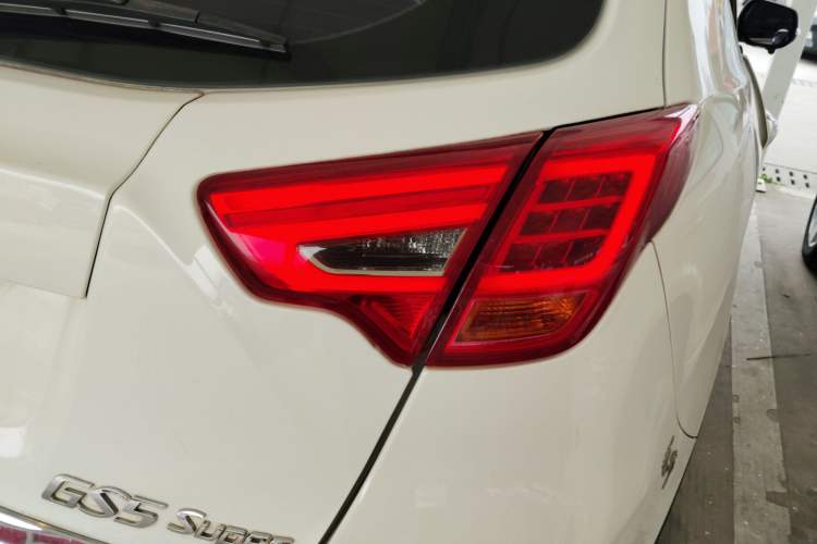 Used GAC Trumpchi GS5 Super 2015 2.0L Automatic Two-Wheel Drive Comfort Edition Exterior 3