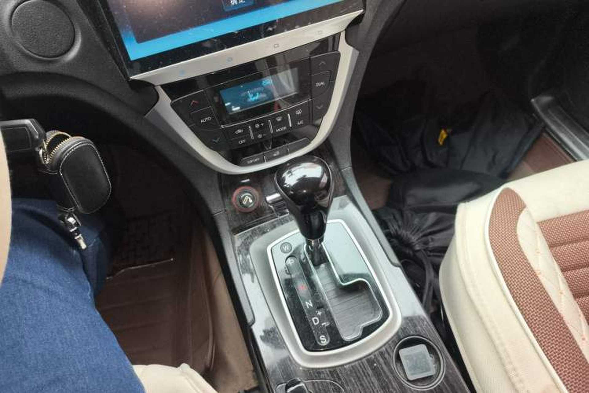 Used GAC Trumpchi GS5 Super 2015 2.0L Automatic Two-Wheel Drive Comfort Edition Gear Lever