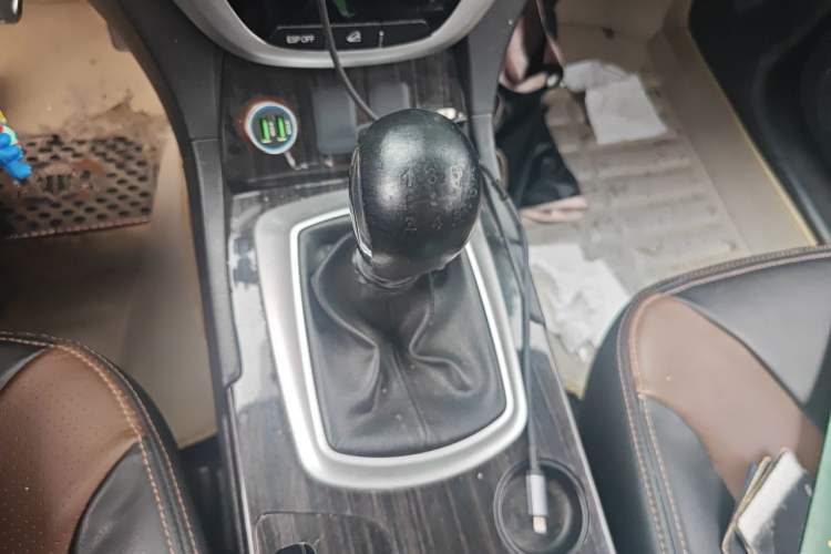 Used GAC Trumpchi GS5 Super 2015 2.0L Manual Two-Wheel Drive Elite Edition Gear Lever