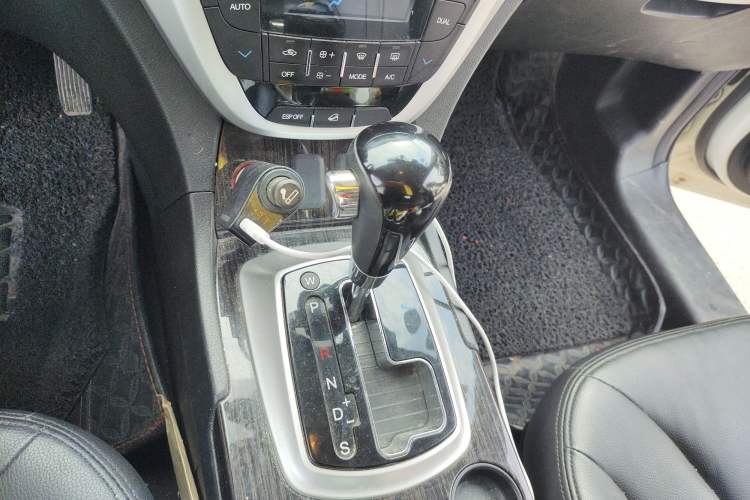 Used GAC Trumpchi GS5 Super 2015 2.0L Automatic Two-Wheel Drive Comfort Edition Gear Lever