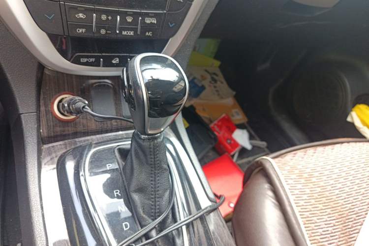 Used GAC Trumpchi GS5 Super 2015 1.8T Automatic Two-Wheel Drive Elite Edition Gear Lever