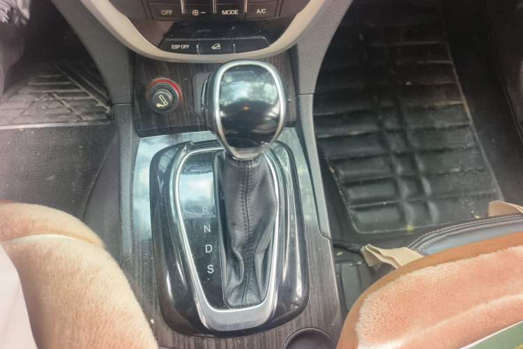Used GAC Trumpchi GS5 Super 2015 1.8T Automatic Two-Wheel Drive Luxury Edition Gear Lever