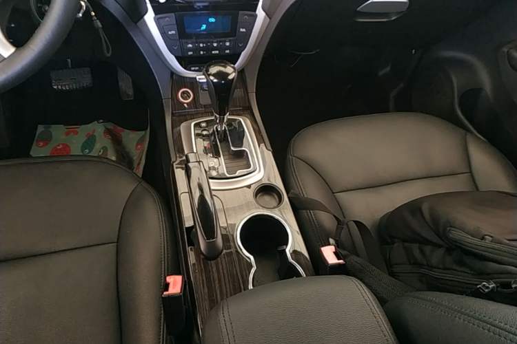 Used GAC Trumpchi GS5 Super 2015 2.0L Automatic Two-Wheel Drive Comfort Edition Gear Lever