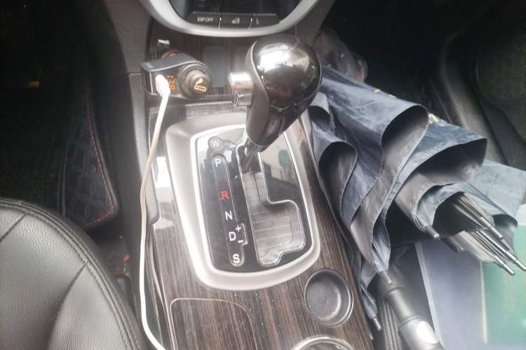 Used GAC Trumpchi GS5 Super 2015 2.0L Automatic Two-Wheel Drive Comfort Edition Gear Lever