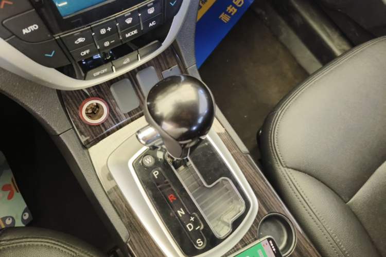 Used GAC Trumpchi GS5 Super 2015 2.0L Automatic Two-Wheel Drive Comfort Edition Gear Lever